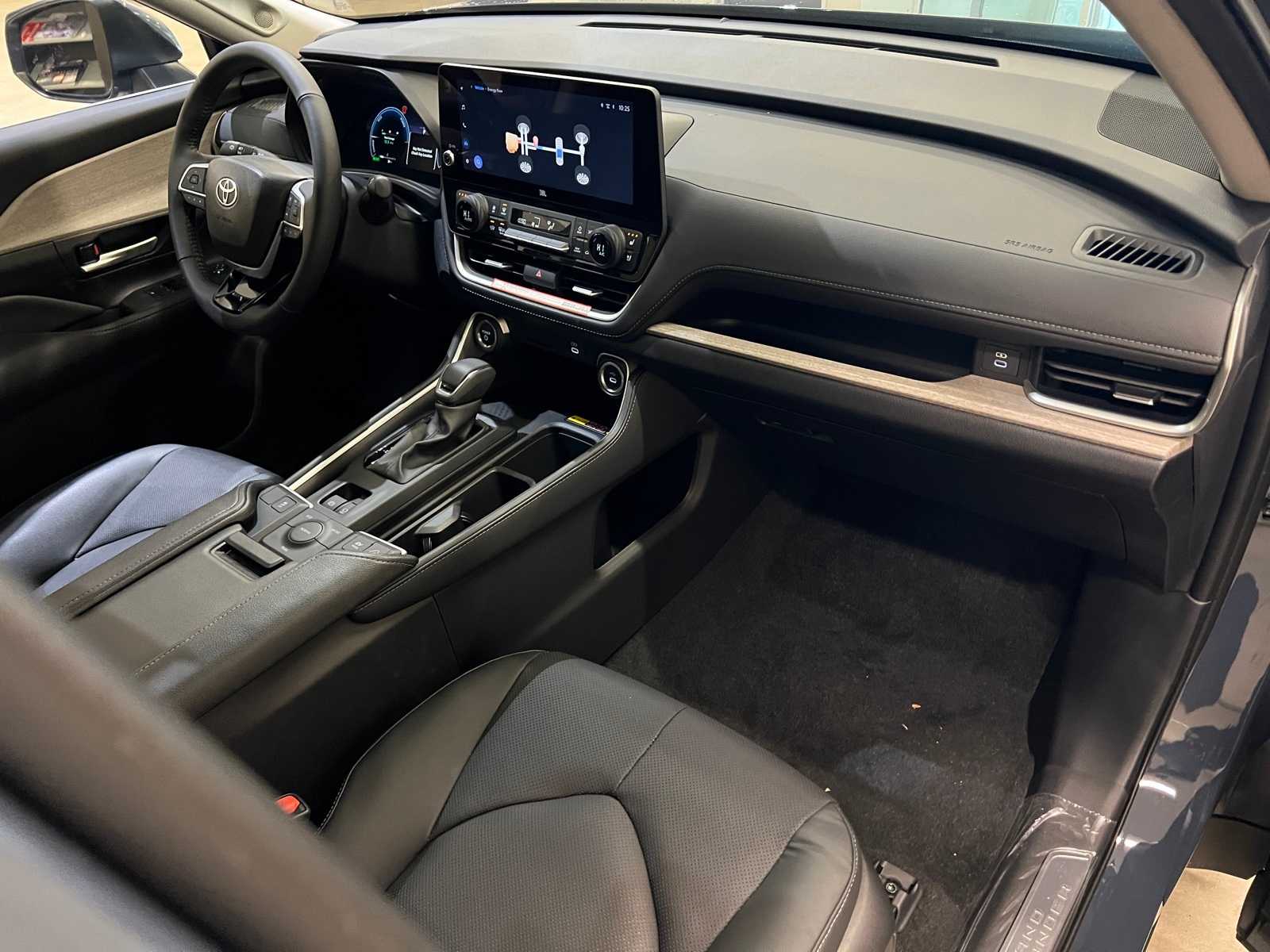 Thumbnail: 2025 Toyota Grand Highlander - 15