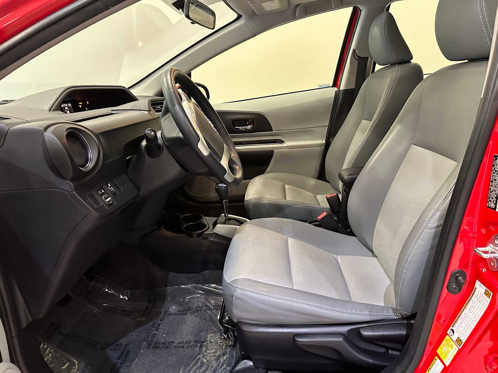 Thumbnail: 2014 Toyota Prius c - 21