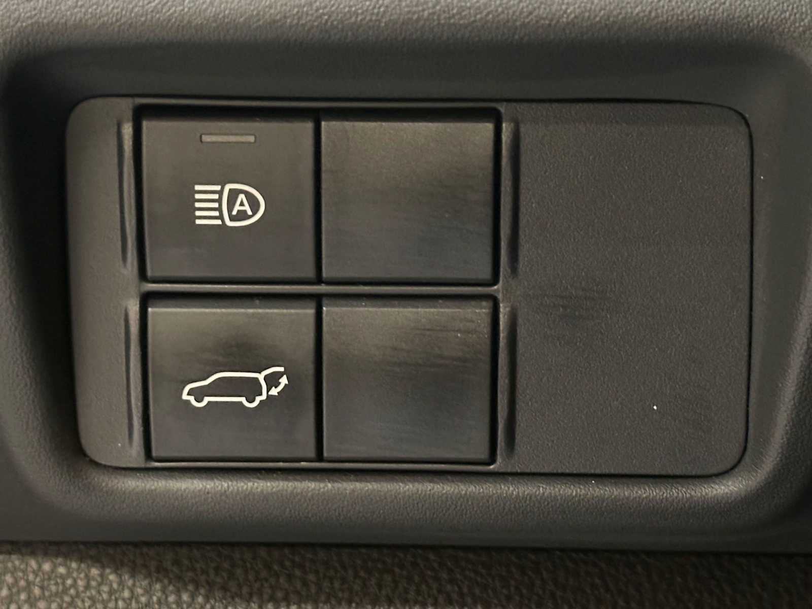 Thumbnail: 2021 Toyota Highlander - 16