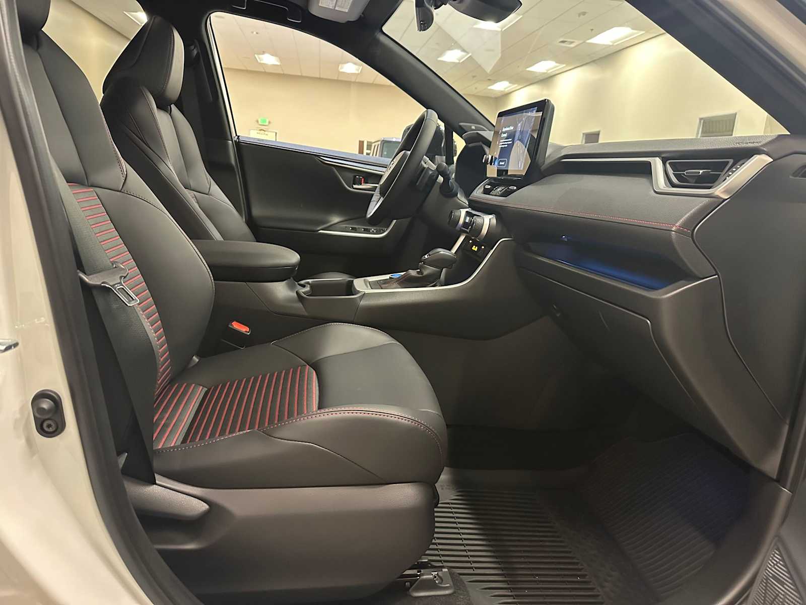 Thumbnail: 2025 Toyota RAV4 - 29