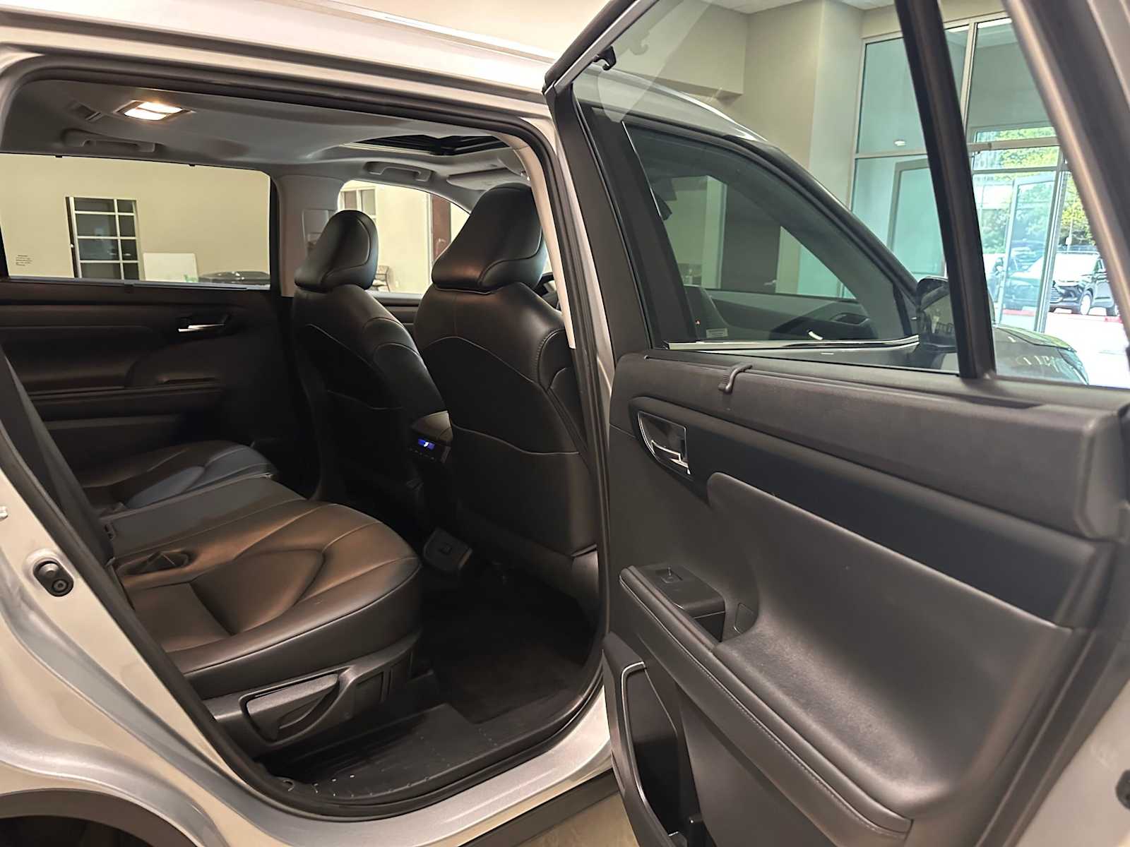 Thumbnail: 2021 Toyota Highlander - 26