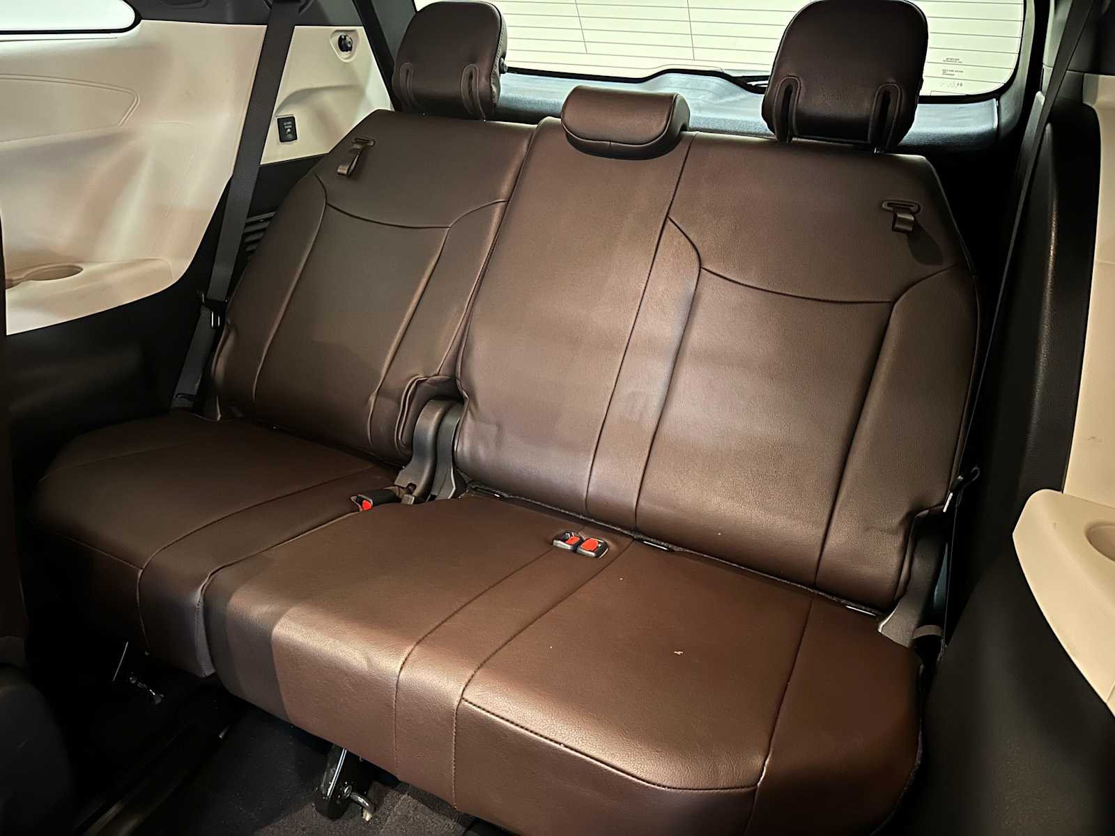 Thumbnail: 2022 Toyota Sienna - 25