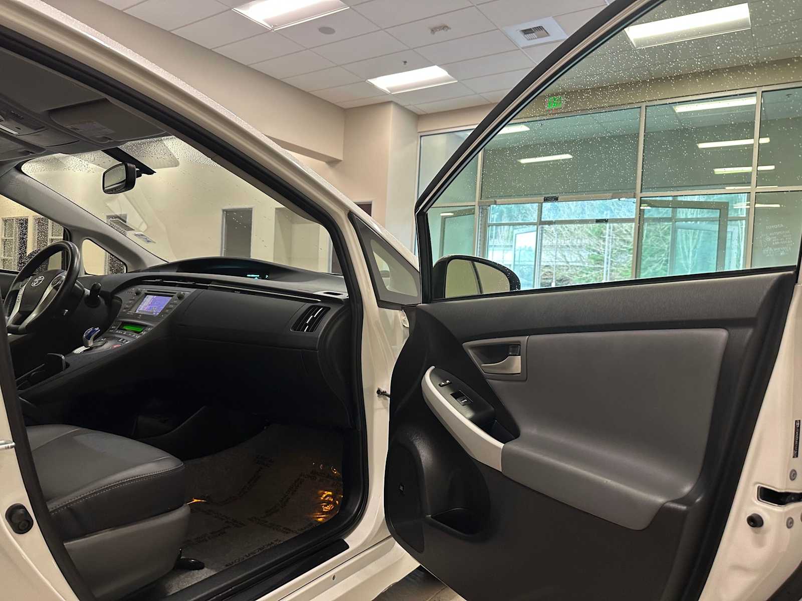 Thumbnail: 2012 Toyota Prius - 26