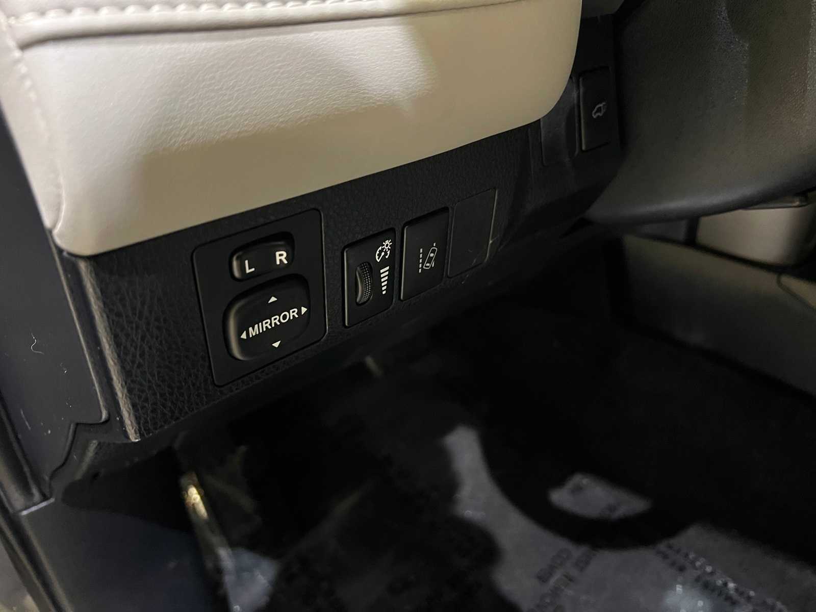 Thumbnail: 2017 Toyota RAV4 - 16