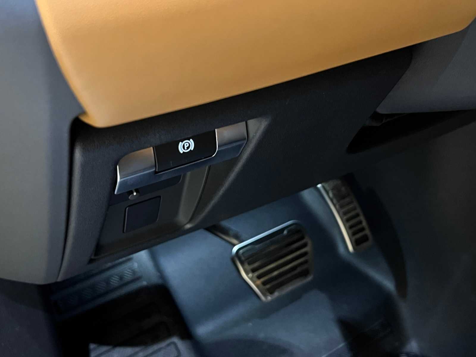 Thumbnail: 2023 Land Rover Defender - 16