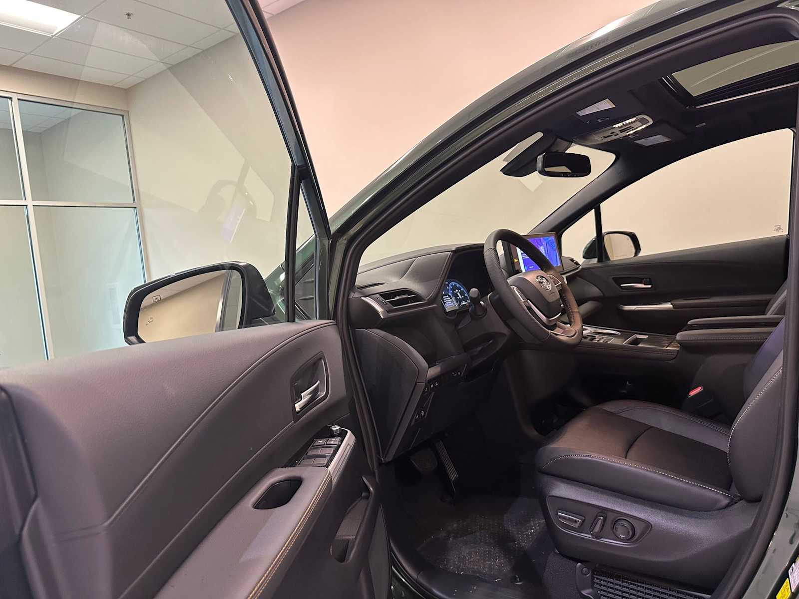 Thumbnail: 2026 Toyota Sienna - 23