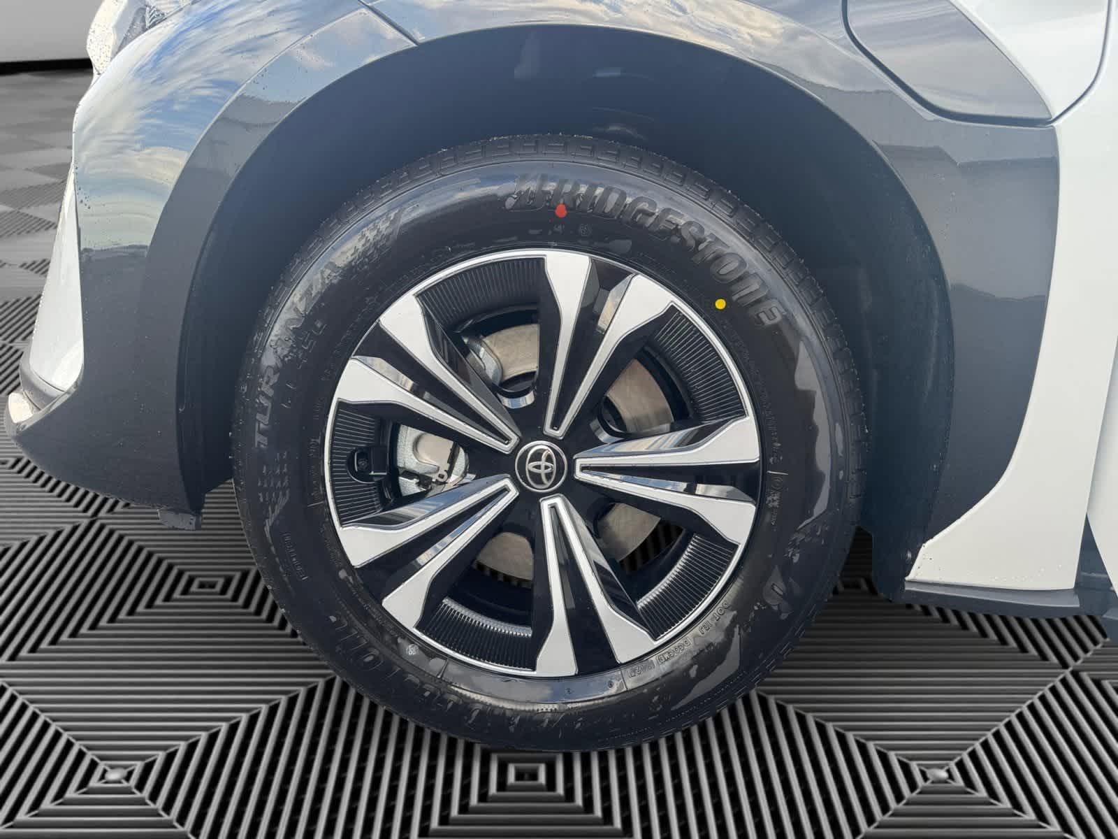2025 Toyota bZ4X XLE 14