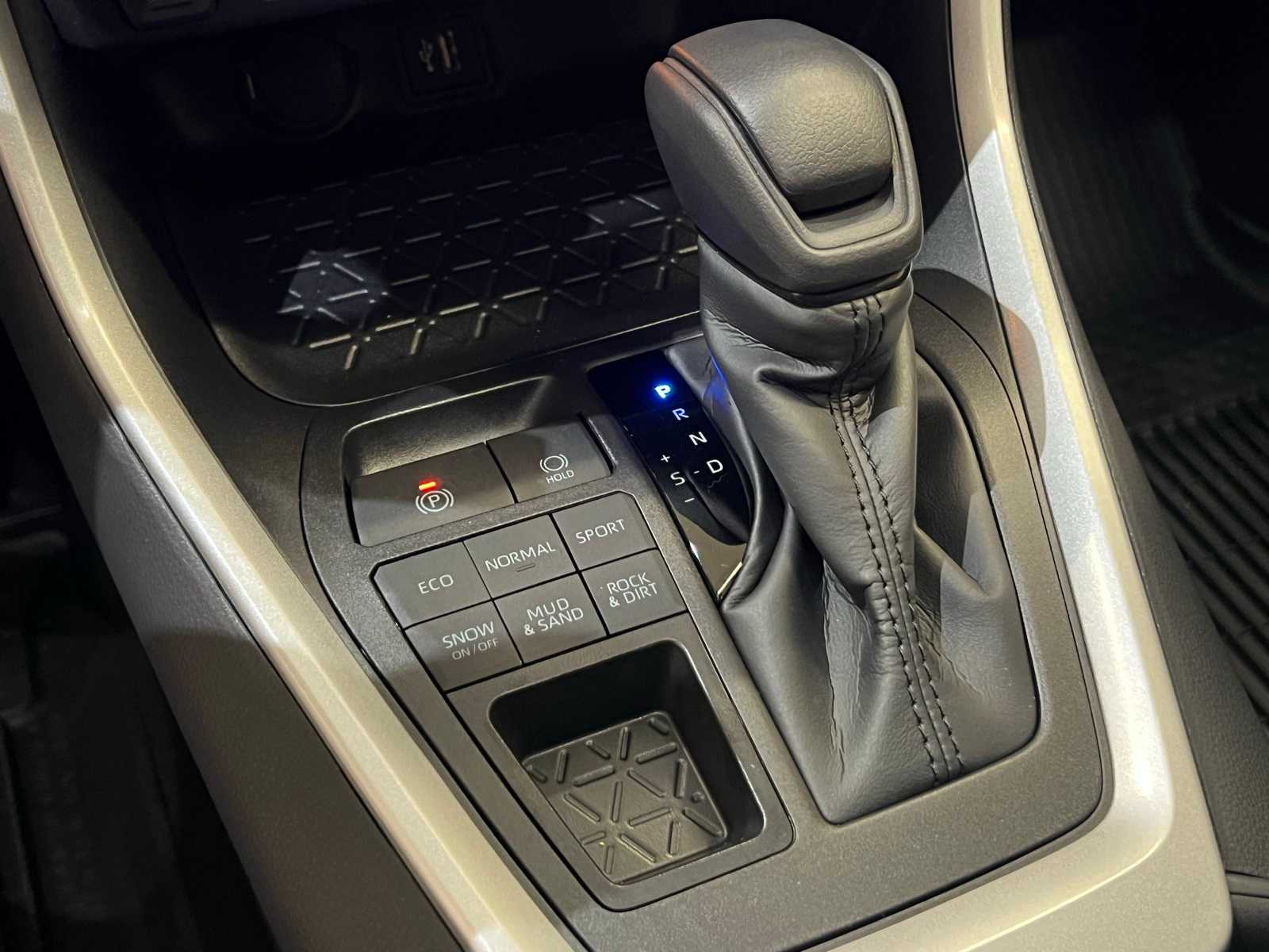 Thumbnail: 2025 Toyota RAV4 - 24