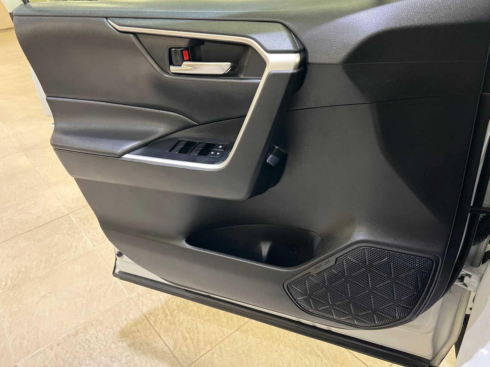 Thumbnail: 2021 Toyota RAV4 - 17