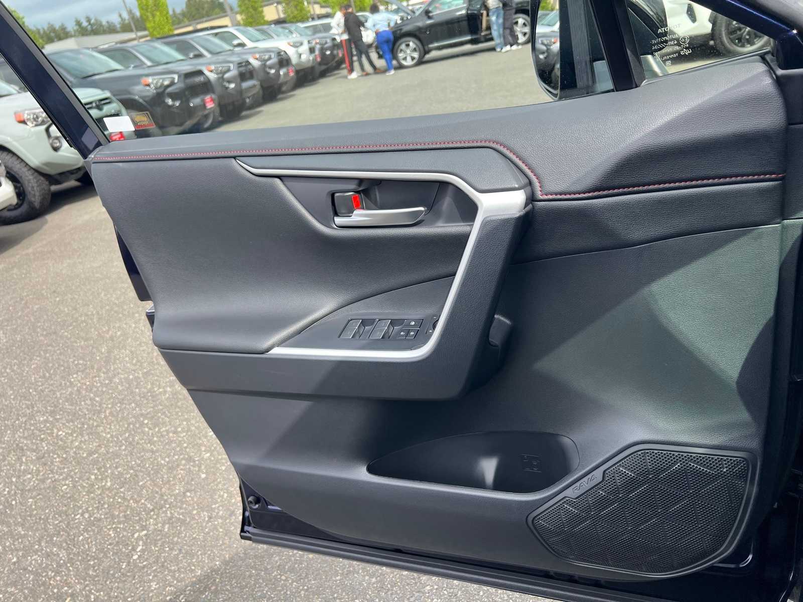 2025 Toyota RAV4 XSE 18