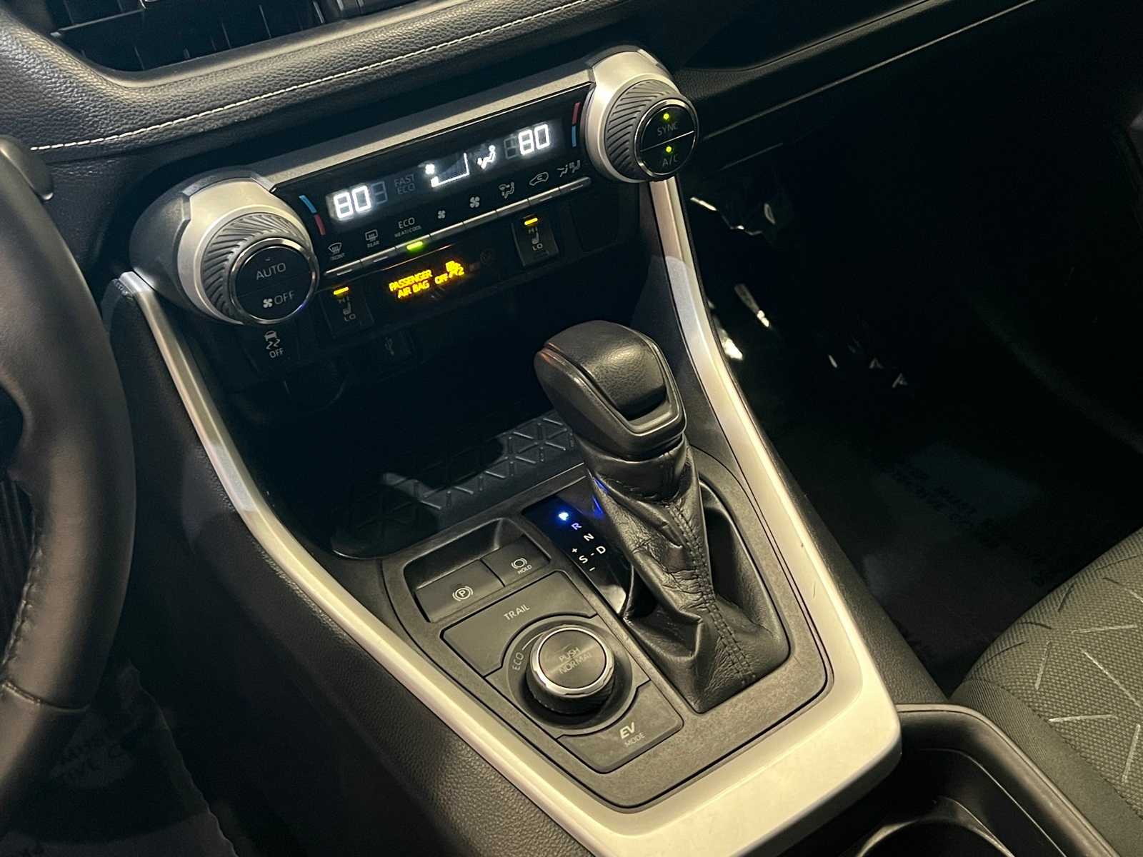 Thumbnail: 2021 Toyota RAV4 - 22