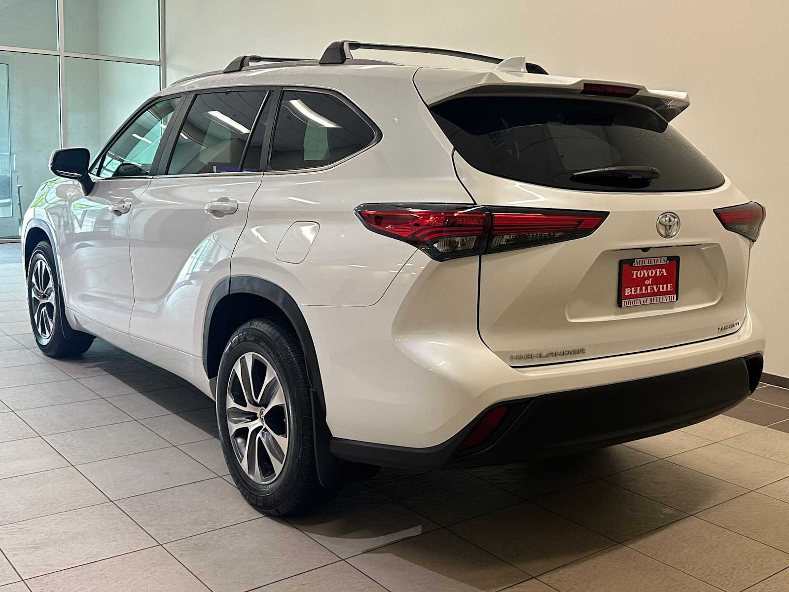 Thumbnail: 2023 Toyota Highlander - 5