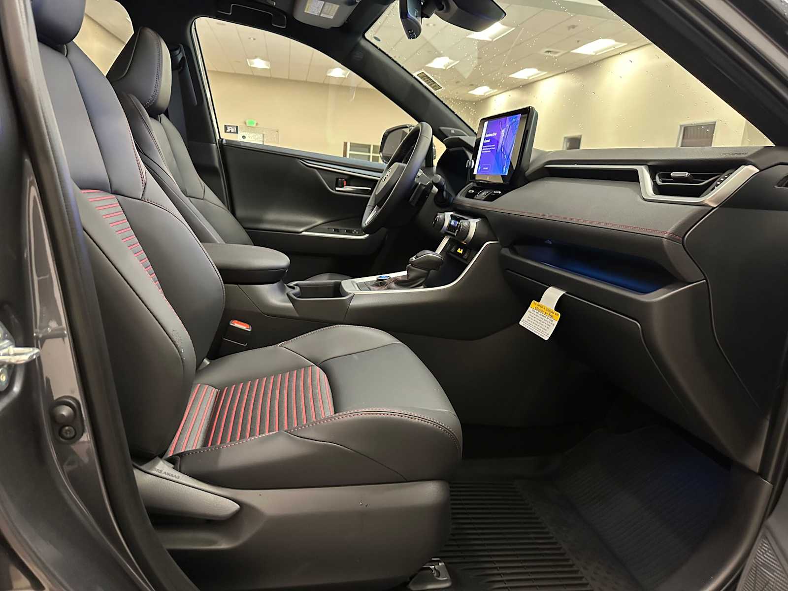 Thumbnail: 2025 Toyota RAV4 - 28