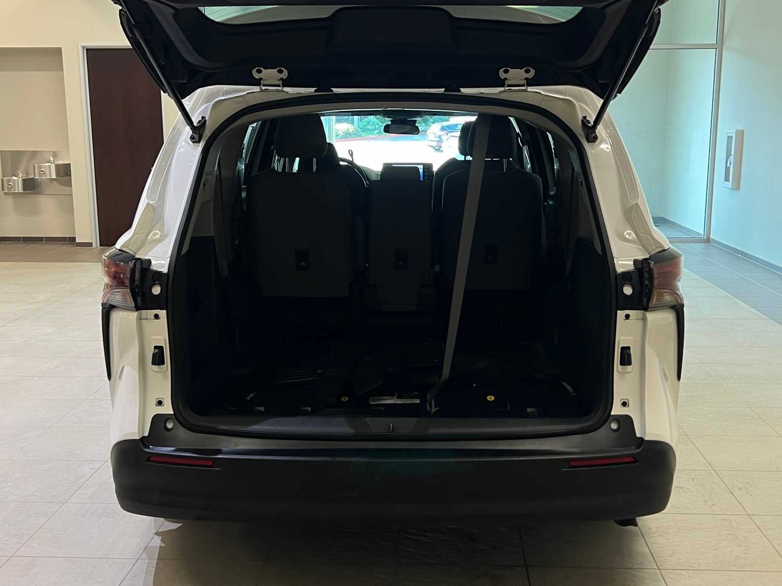 Thumbnail: 2024 Toyota Sienna - 29