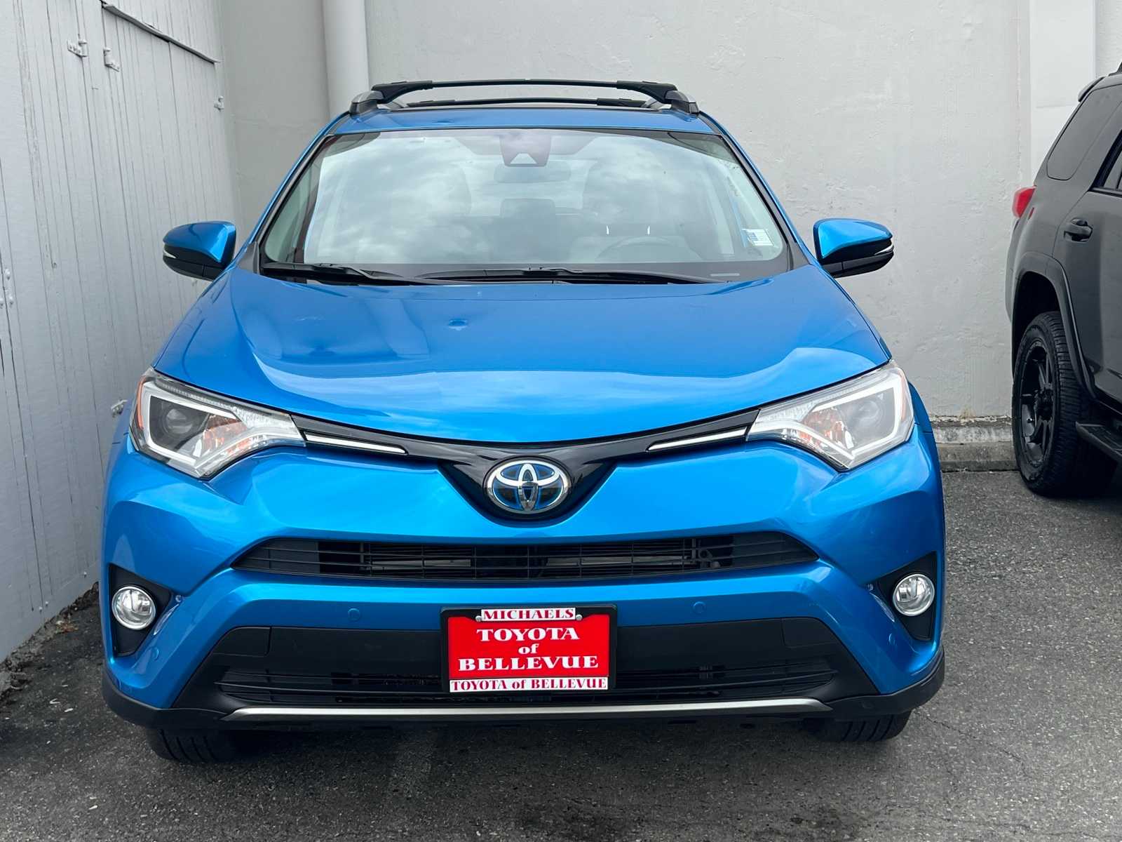 Thumbnail: 2017 Toyota RAV4 - 2