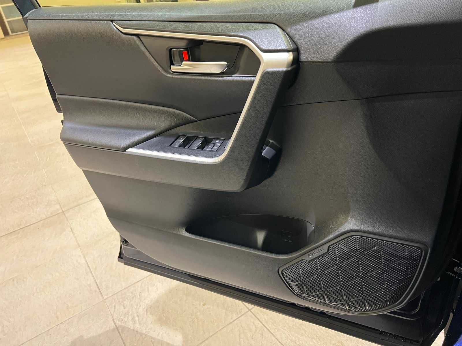 Thumbnail: 2025 Toyota RAV4 - 18