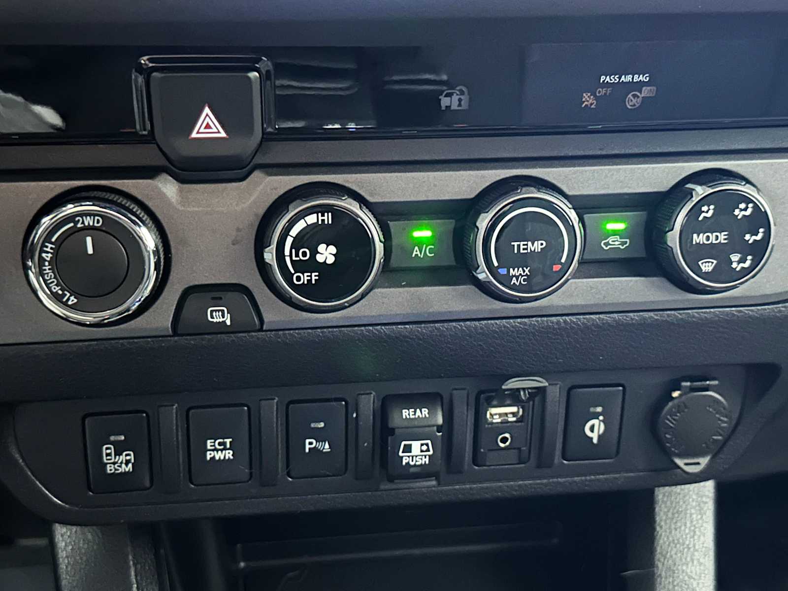 Thumbnail: 2018 Toyota Tacoma - 15