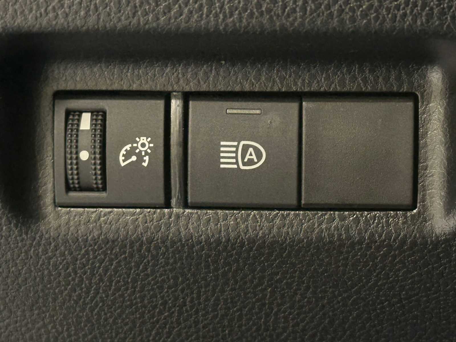 Thumbnail: 2022 Toyota RAV4 - 18