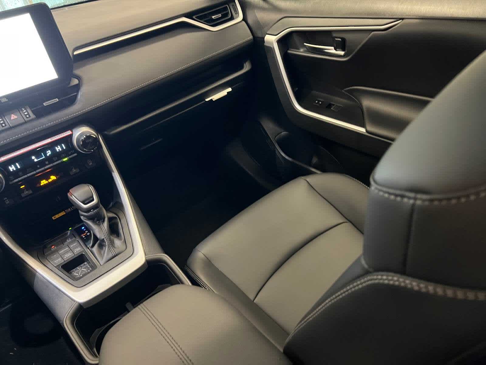 Thumbnail: 2025 Toyota RAV4 - 11