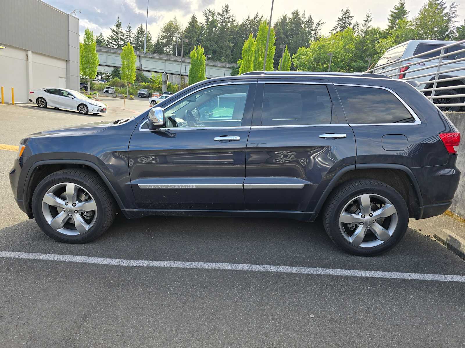 Thumbnail: 2013 Jeep Grand Cherokee - 3