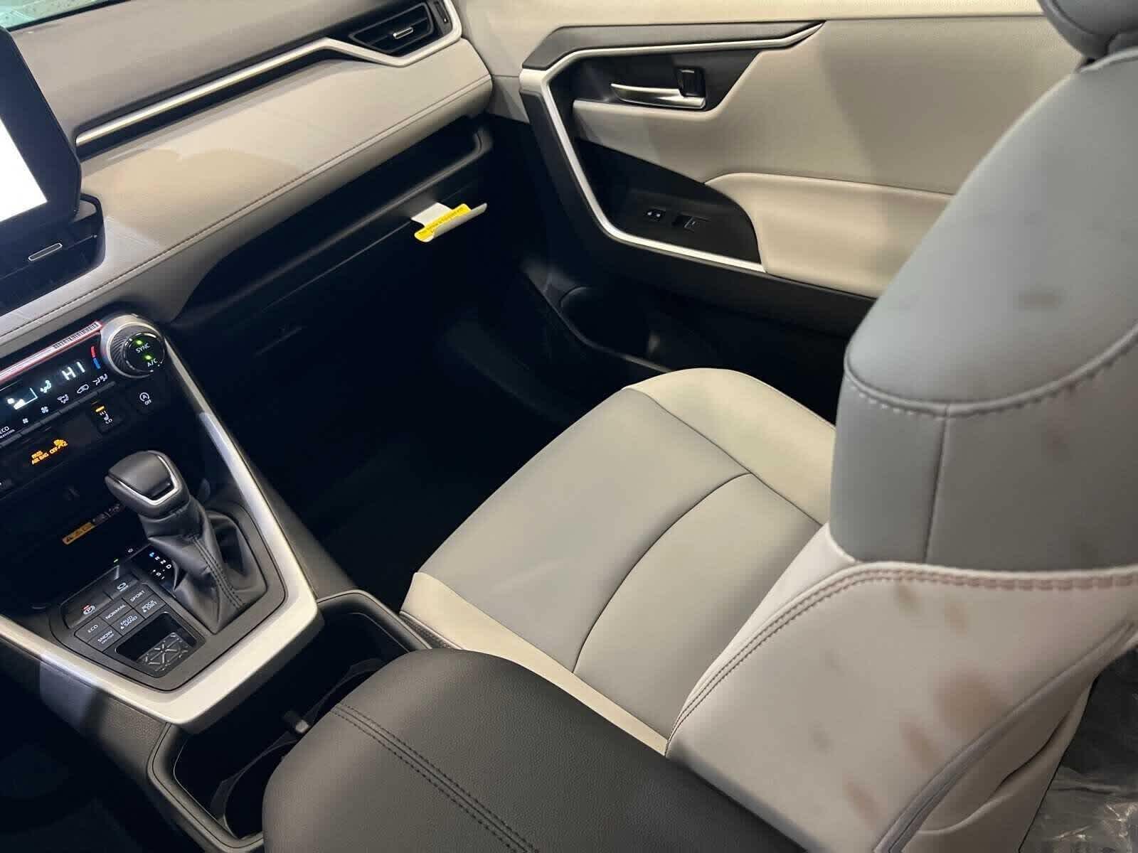 Thumbnail: 2025 Toyota RAV4 - 13