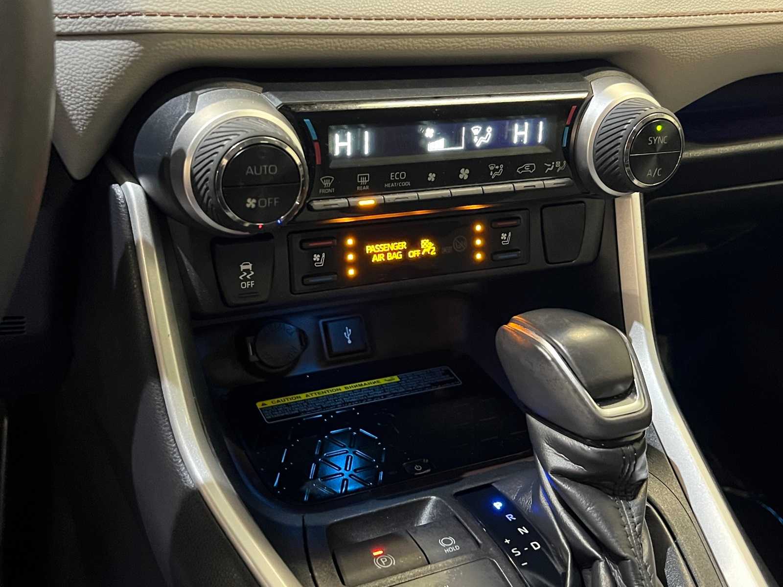 Thumbnail: 2020 Toyota RAV4 - 24