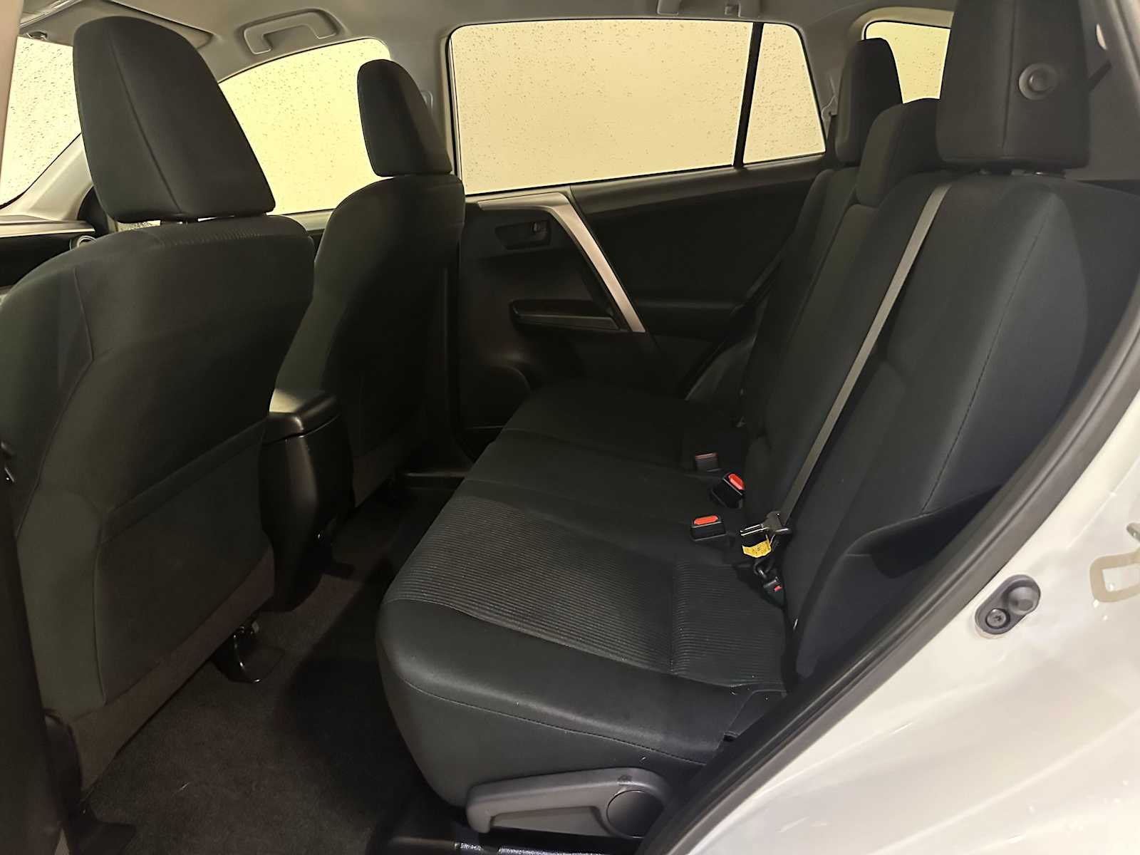 Thumbnail: 2018 Toyota RAV4 - 21