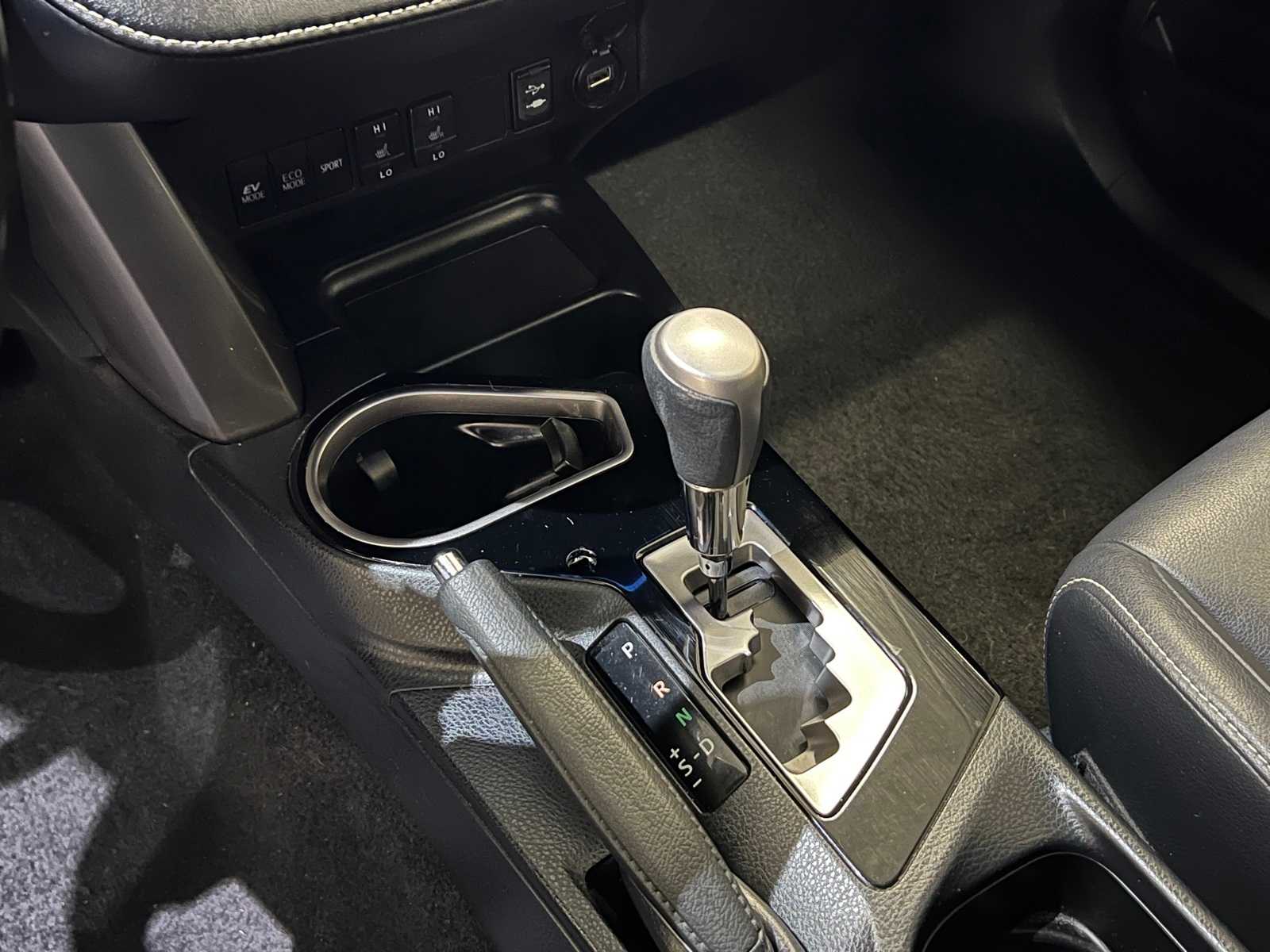 Thumbnail: 2018 Toyota RAV4 - 23