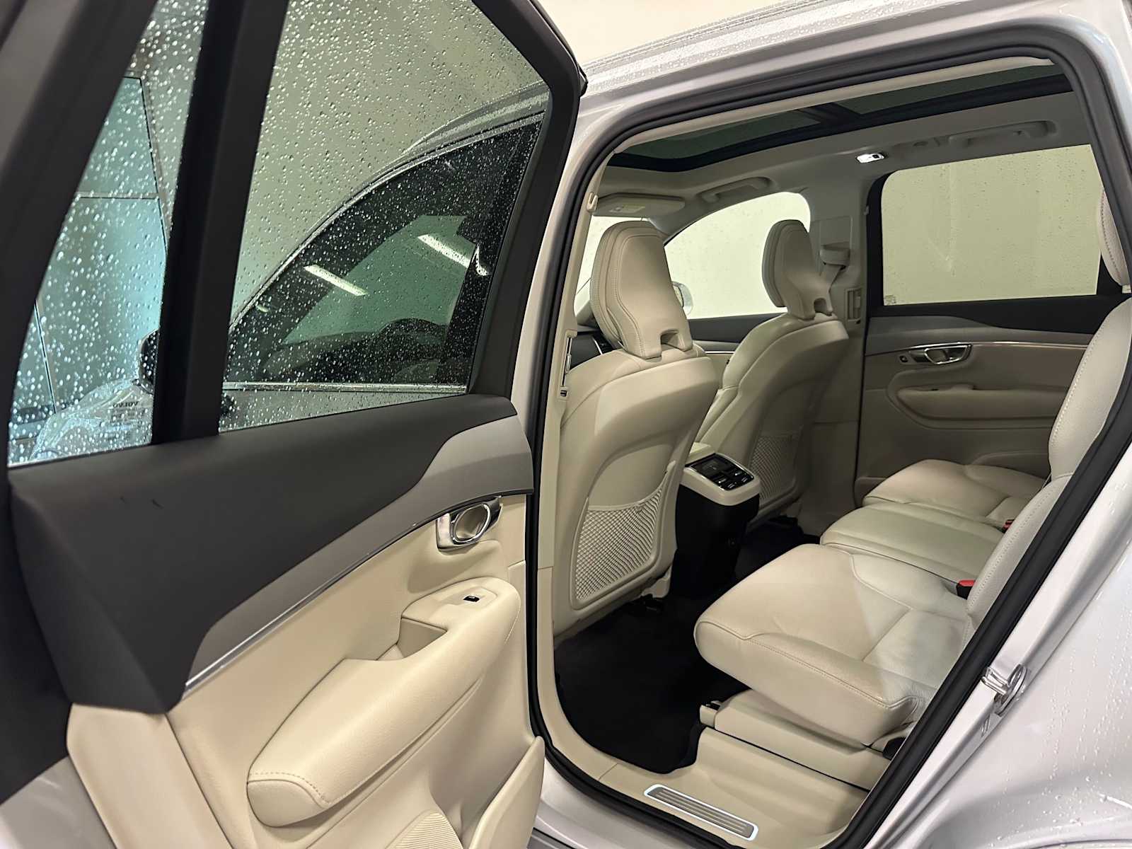 Thumbnail: 2022 Volvo XC90 - 25