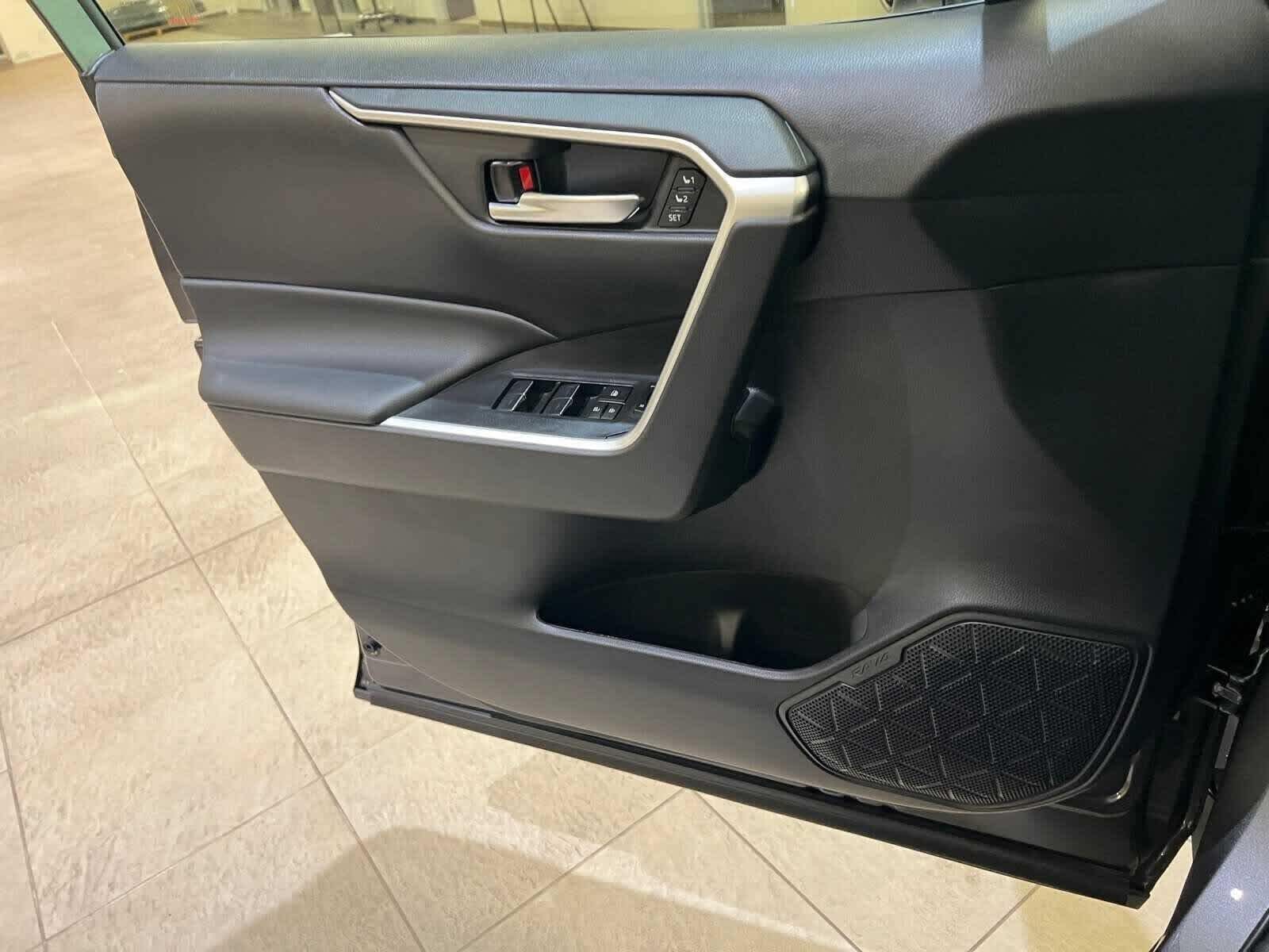 Thumbnail: 2025 Toyota RAV4 - 16