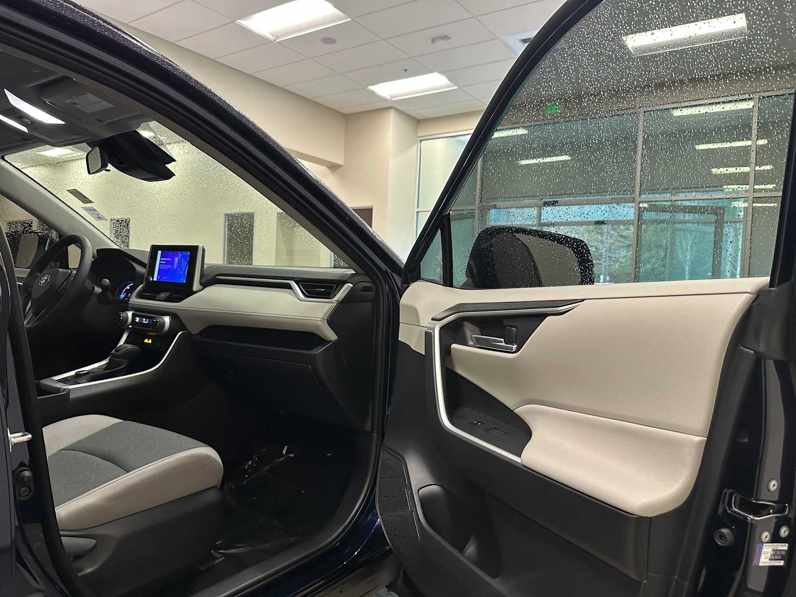 Thumbnail: 2025 Toyota RAV4 - 43