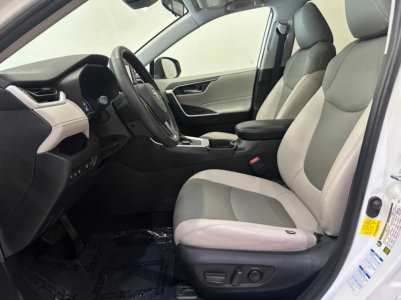 Thumbnail: 2020 Toyota RAV4 - 21