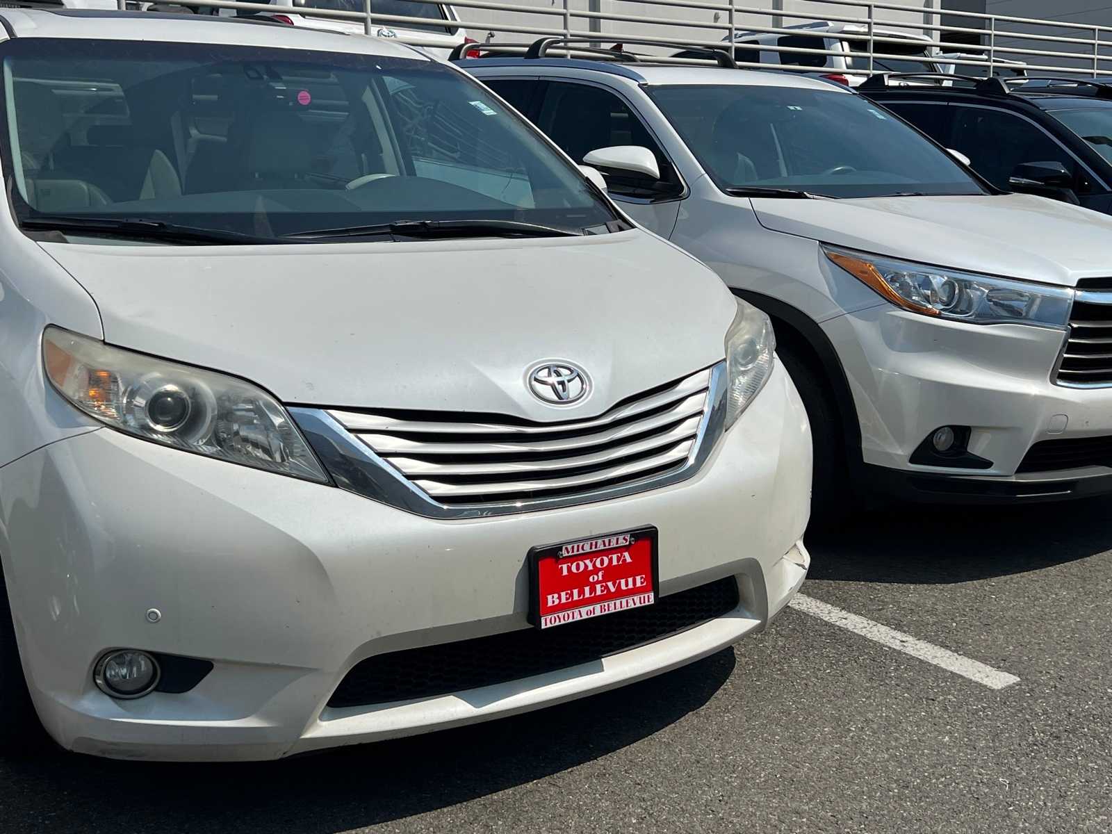 Thumbnail: 2014 Toyota Sienna - 4