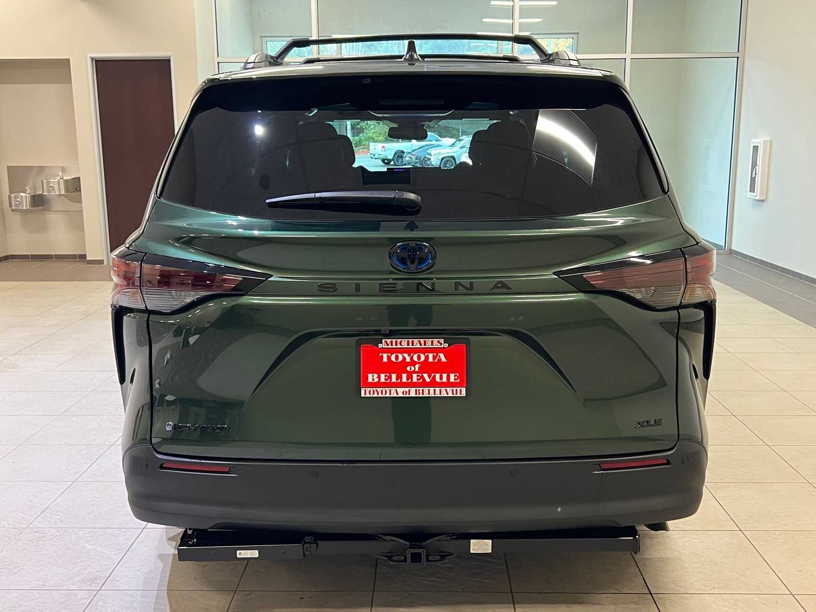 Thumbnail: 2025 Toyota Sienna - 5