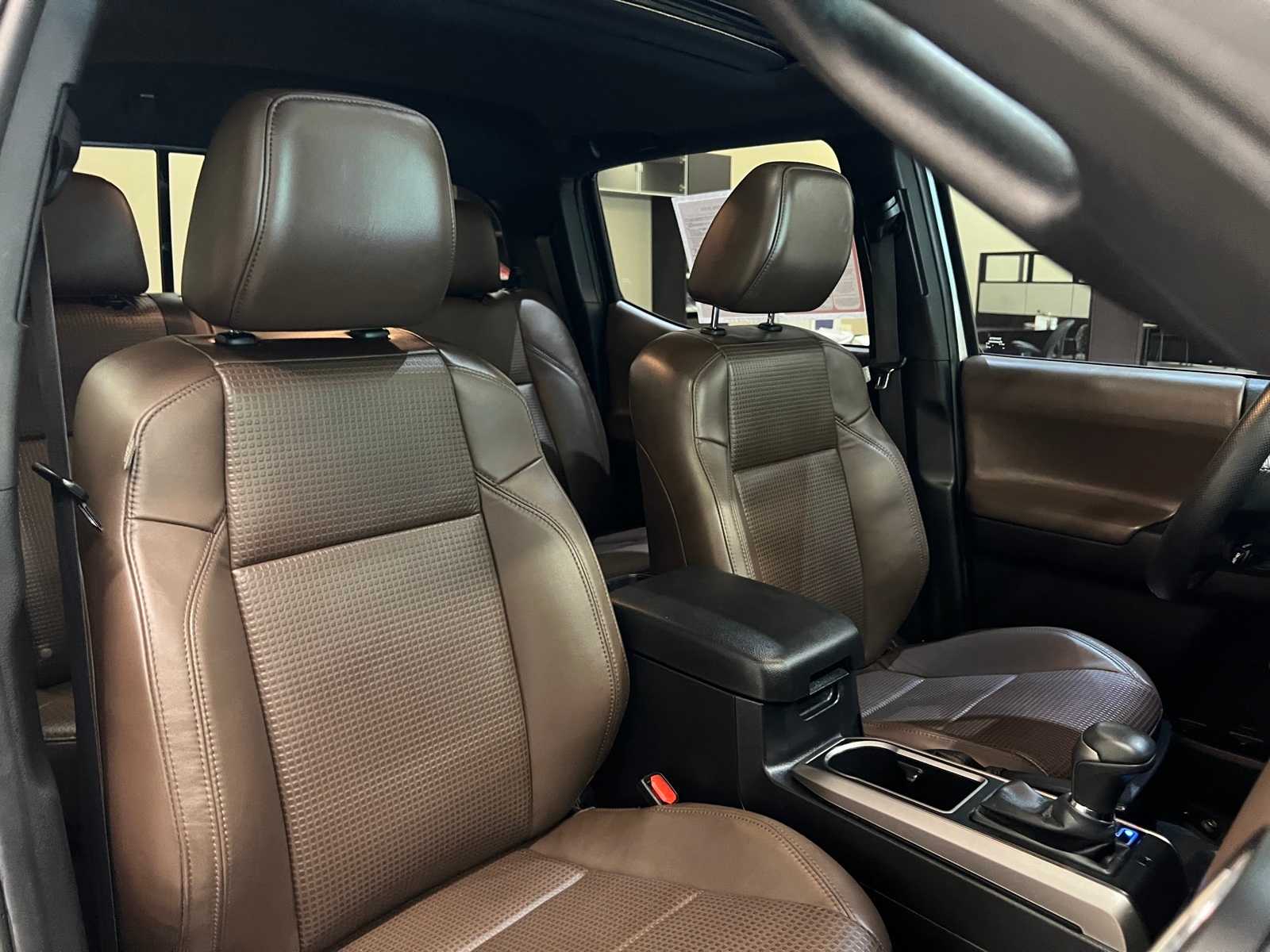 Thumbnail: 2022 Toyota Tacoma - 14