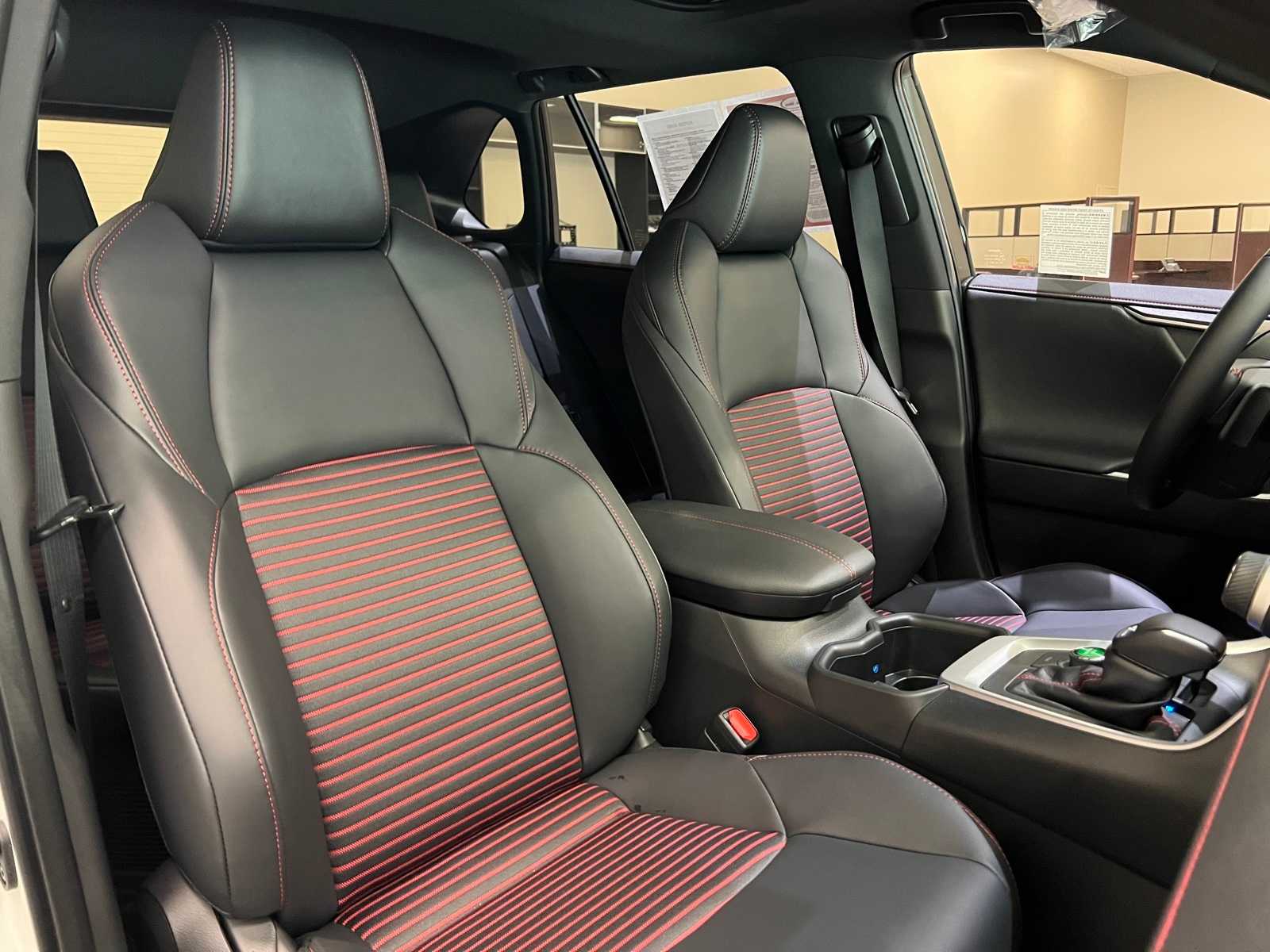 Thumbnail: 2025 Toyota RAV4 - 14