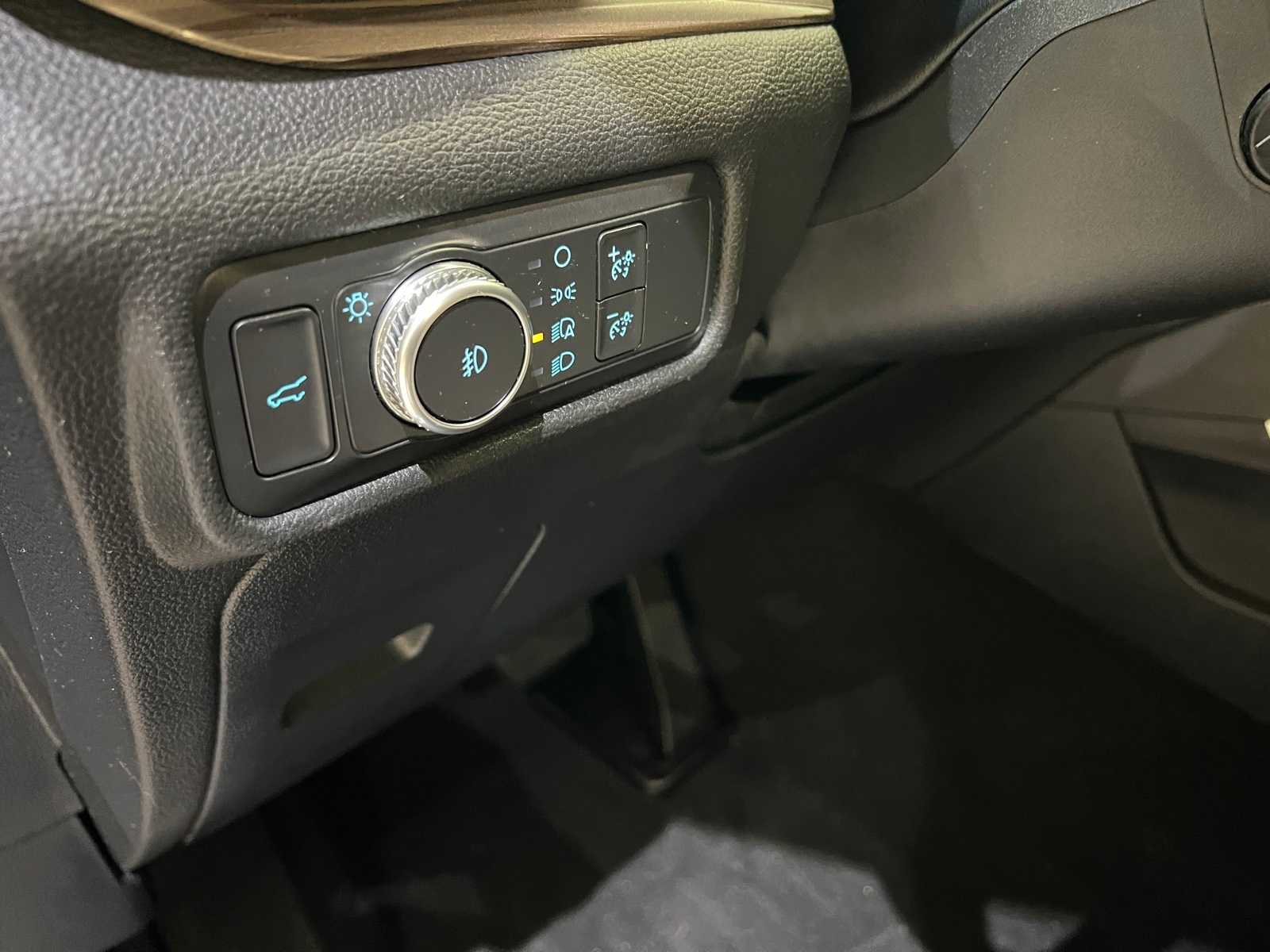 Thumbnail: 2020 Ford Explorer - 16