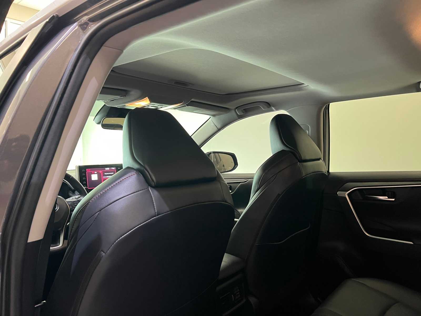 Thumbnail: 2020 Toyota RAV4 - 12