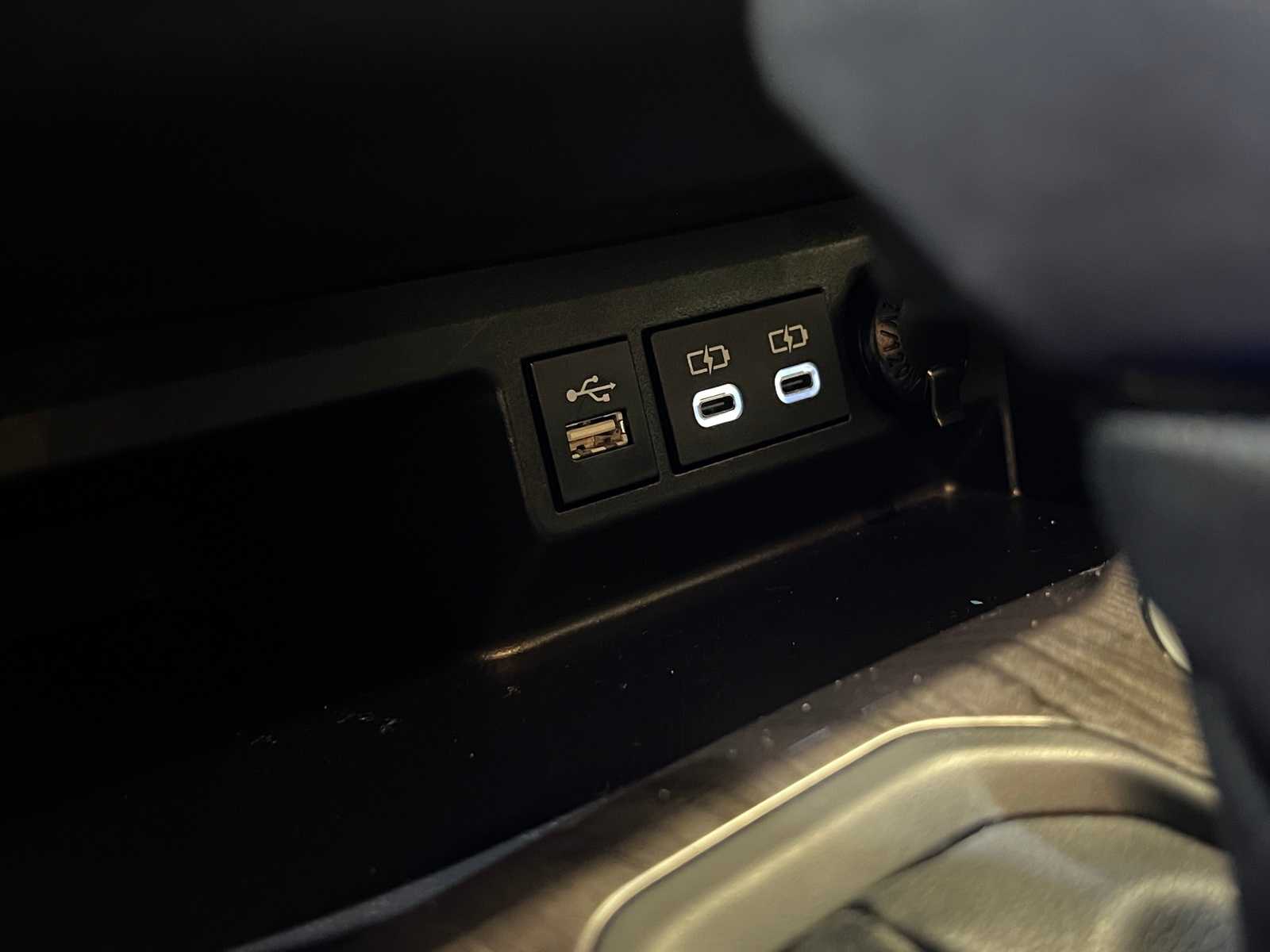 Thumbnail: 2023 Toyota Highlander - 28