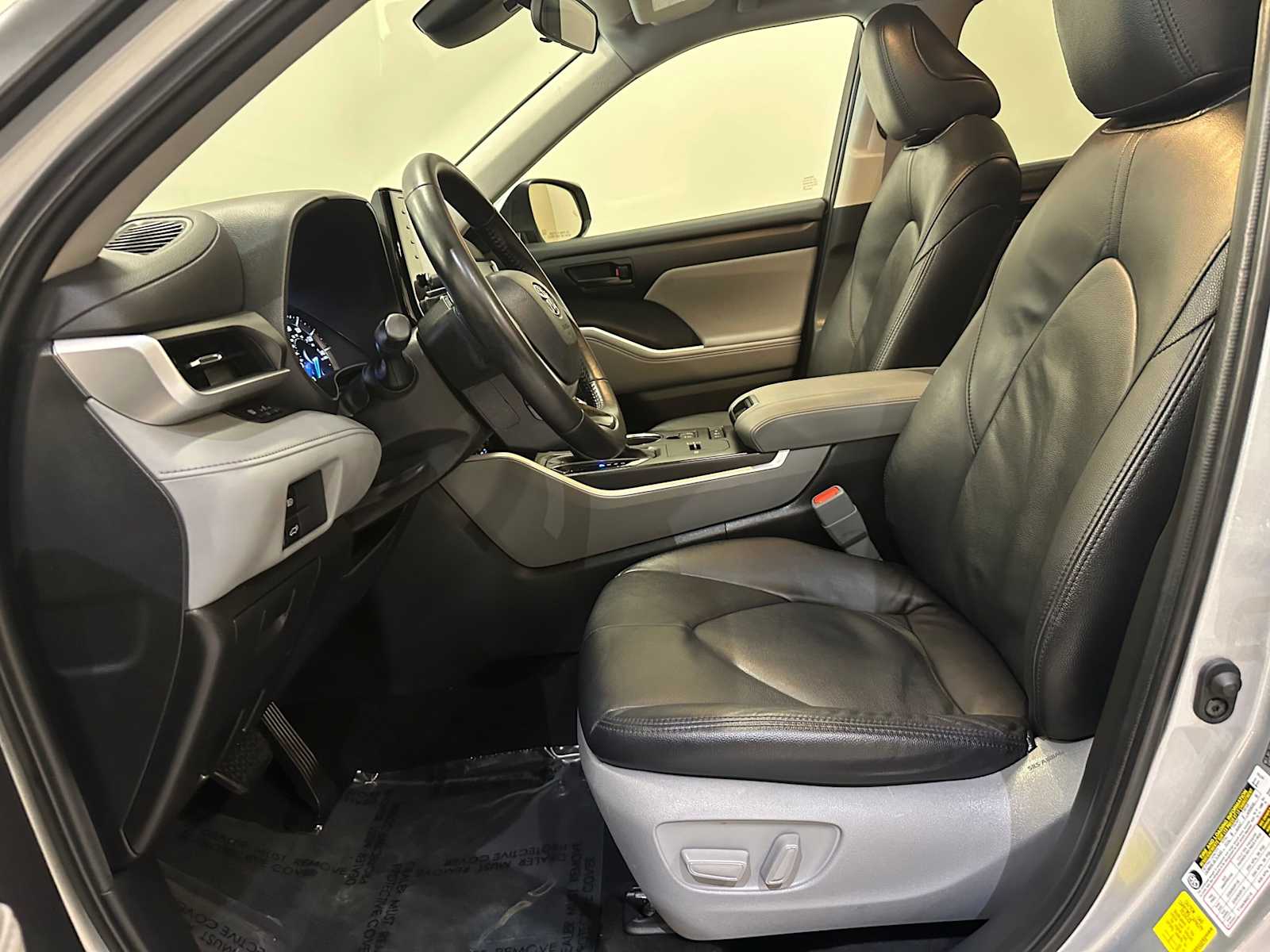 Thumbnail: 2022 Toyota Highlander - 20