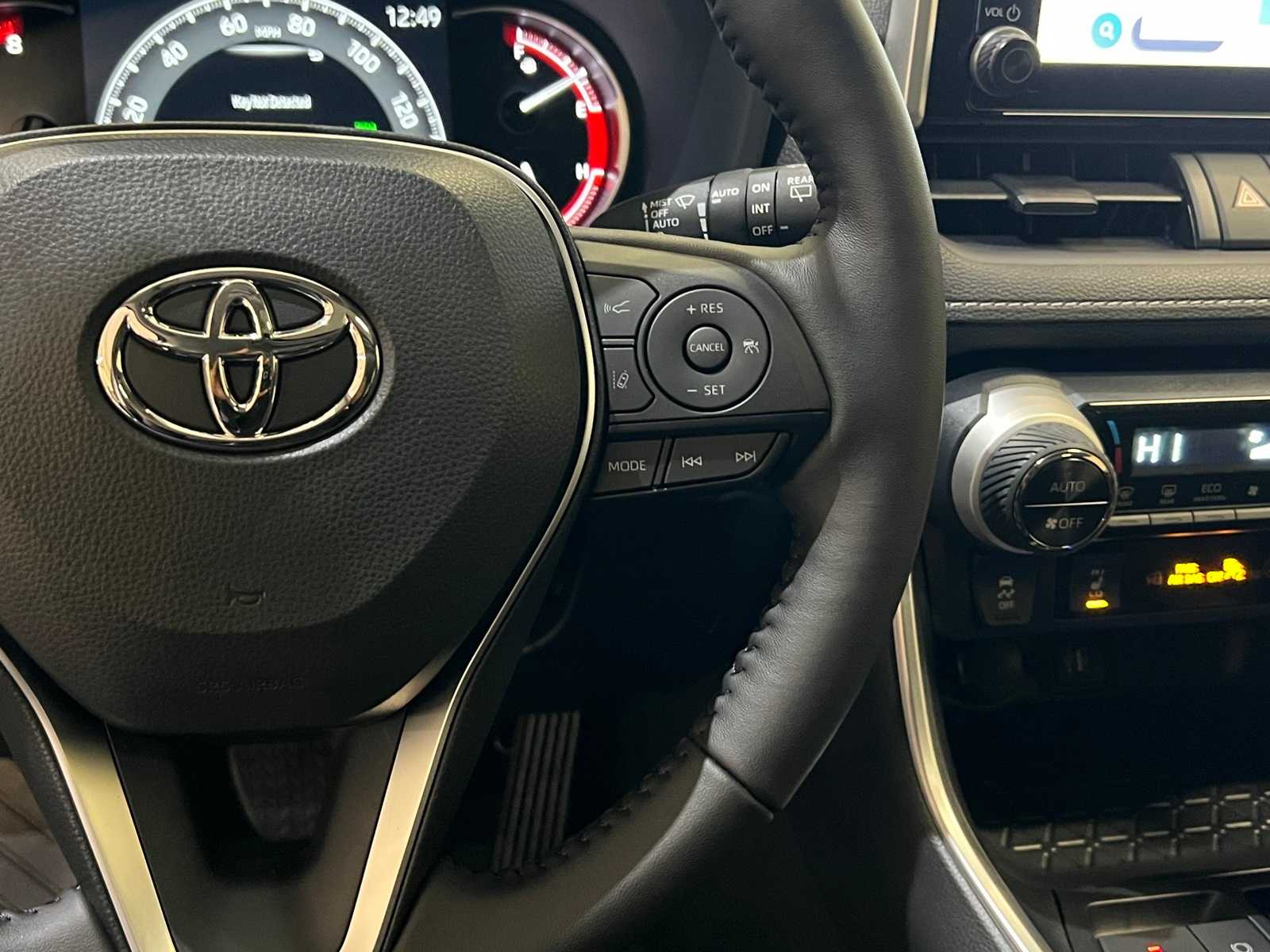 Thumbnail: 2025 Toyota RAV4 - 21