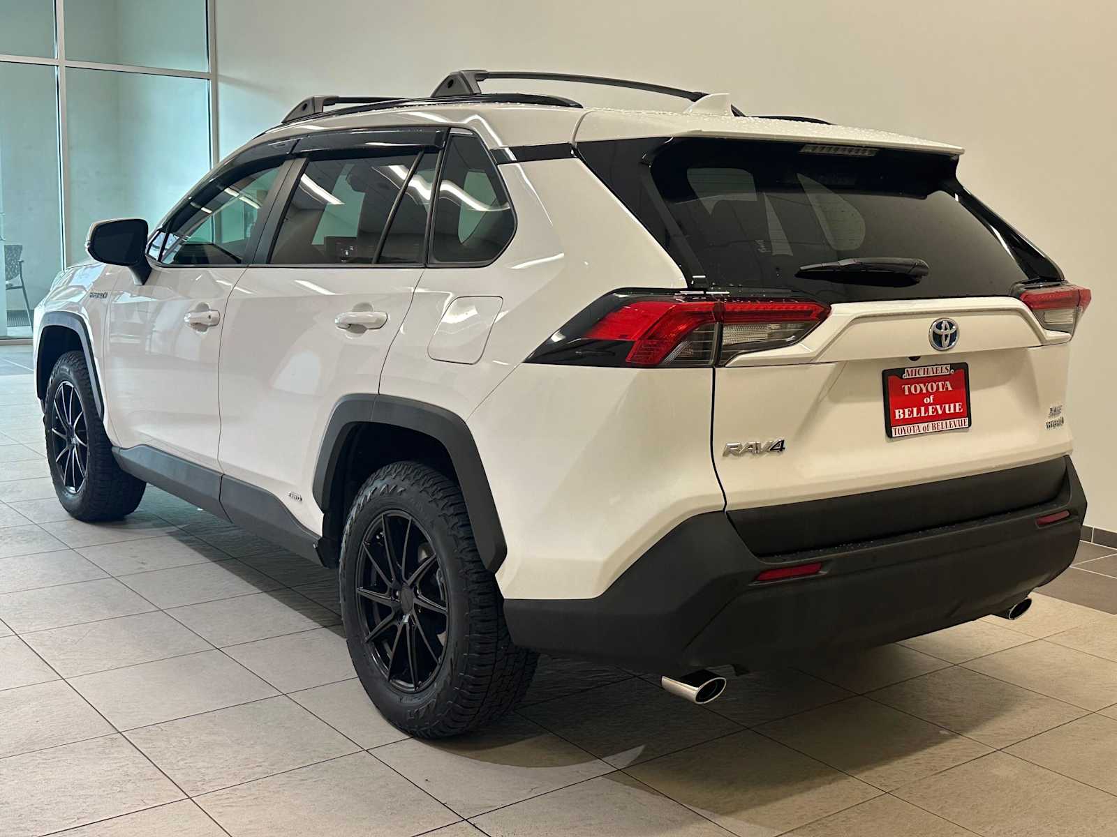 Thumbnail: 2019 Toyota RAV4 - 4