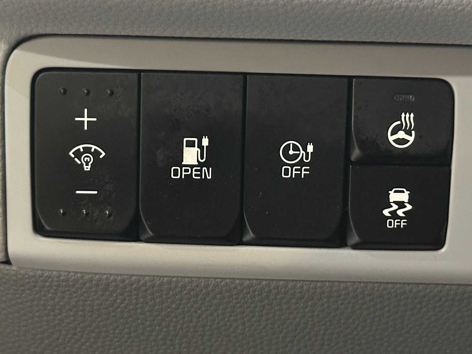 Thumbnail: 2016 Kia Soul EV - 18