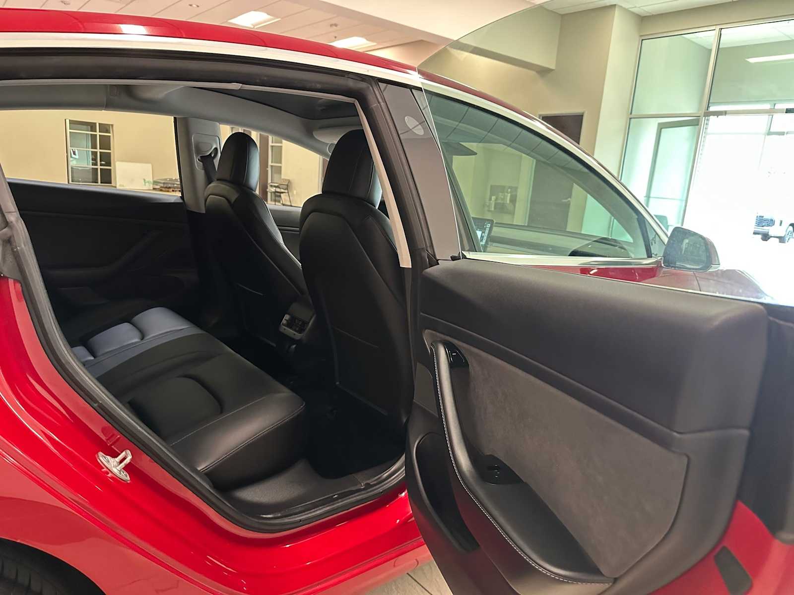 Thumbnail: 2019 Tesla Model 3 - 28