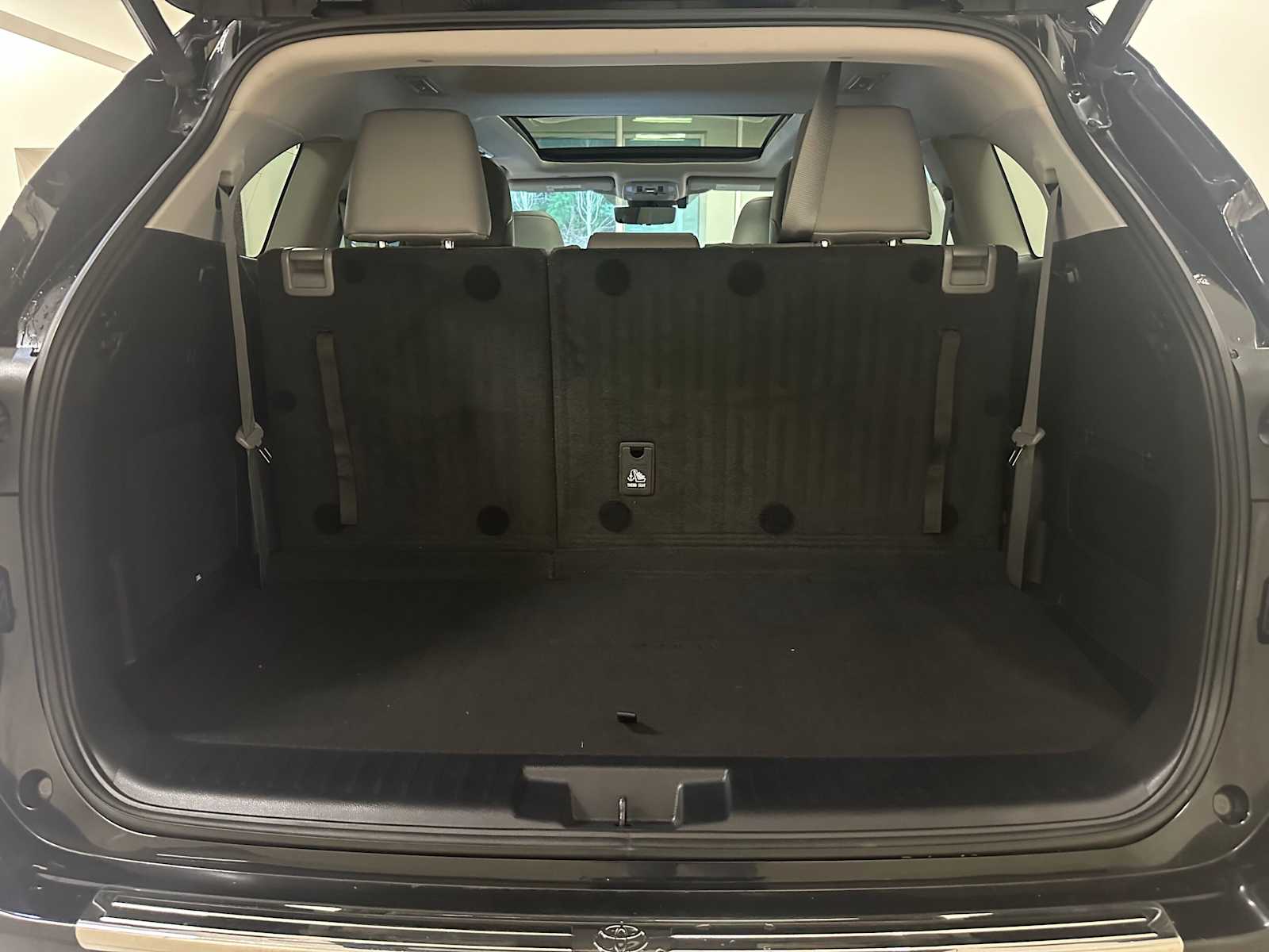 Thumbnail: 2020 Toyota Highlander - 35