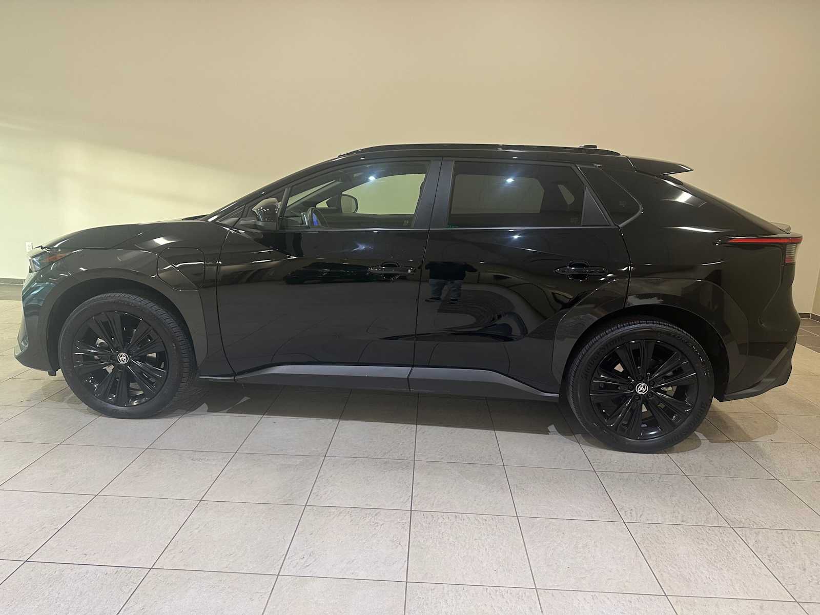 Thumbnail: 2025 Toyota bZ4X - 3