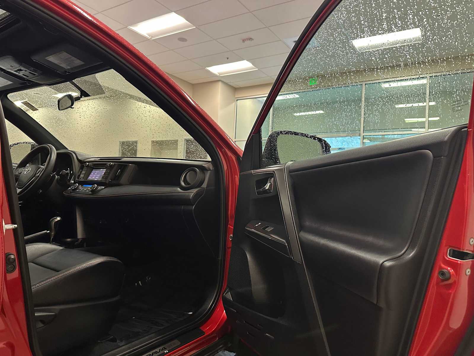 Thumbnail: 2016 Toyota RAV4 - 28