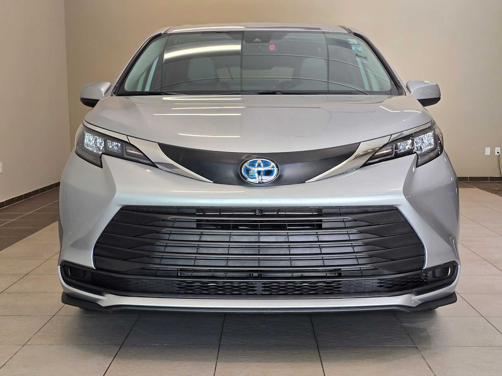 Thumbnail: 2025 Toyota Sienna - 6