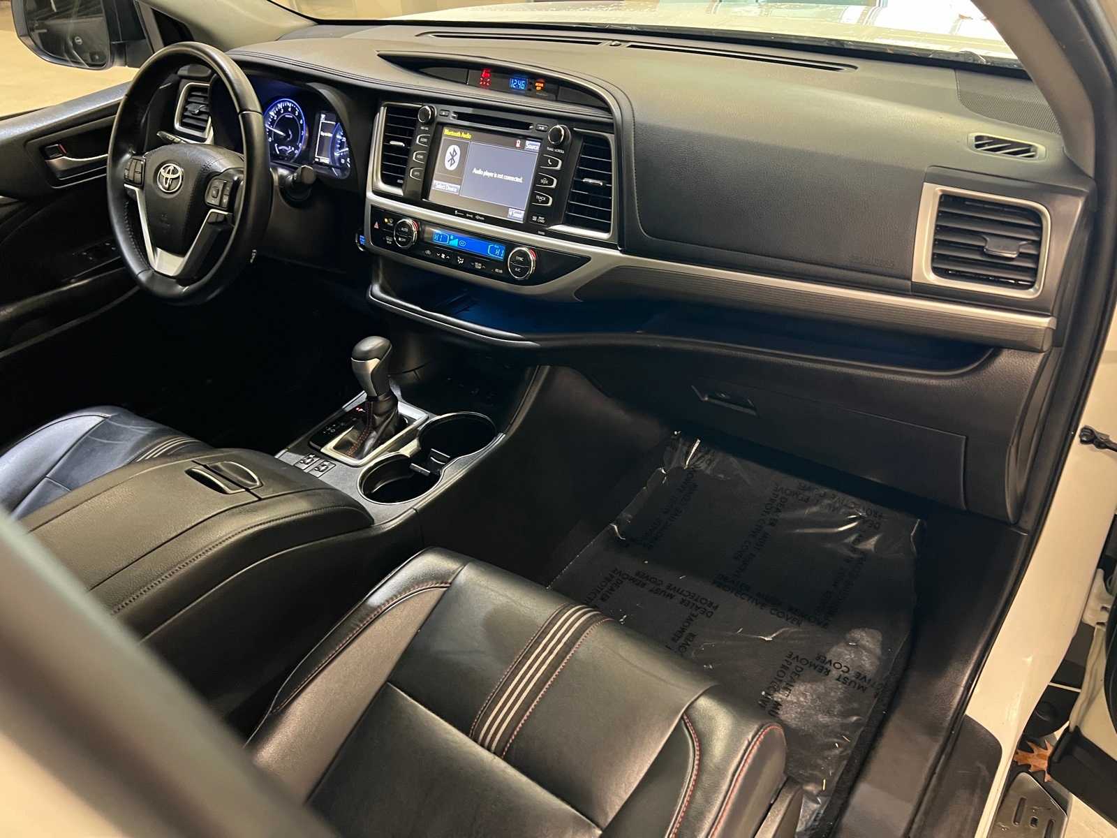 Thumbnail: 2019 Toyota Highlander - 15