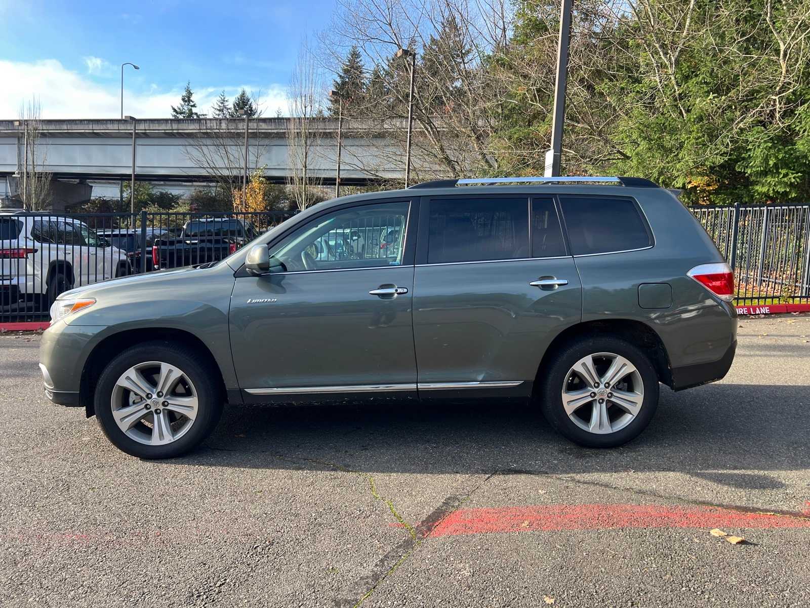 Thumbnail: 2013 Toyota Highlander - 6